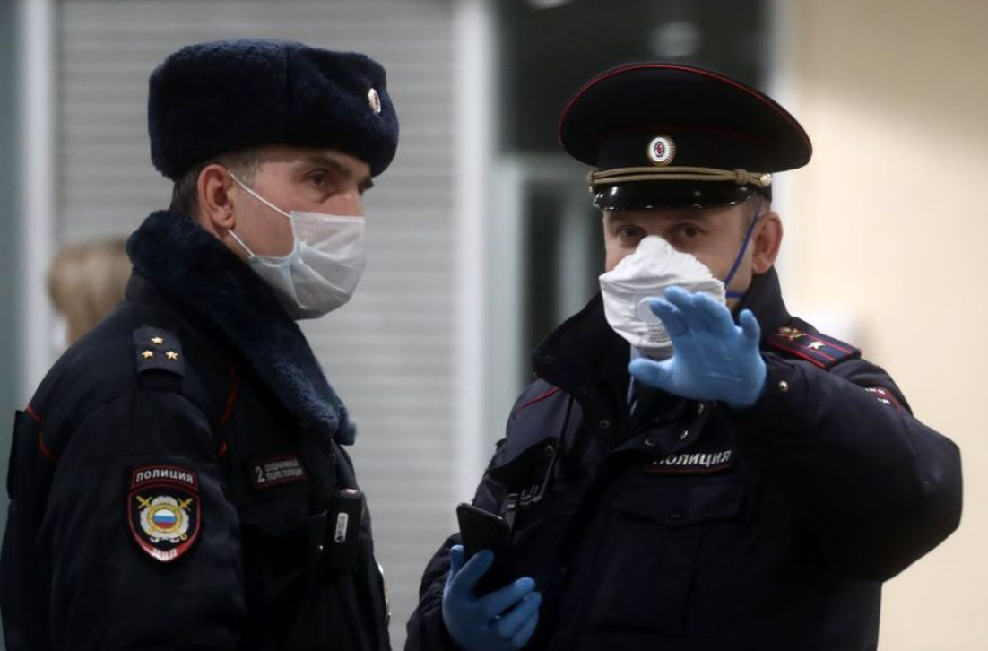 Полицейские против преступников. Тагиров Магомед Адилович. Полицейский в маске. Маска милиционера. Мент в маске.